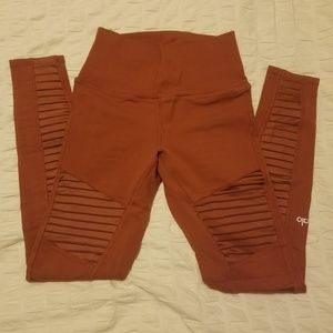 Alo Moto Yoga Pants